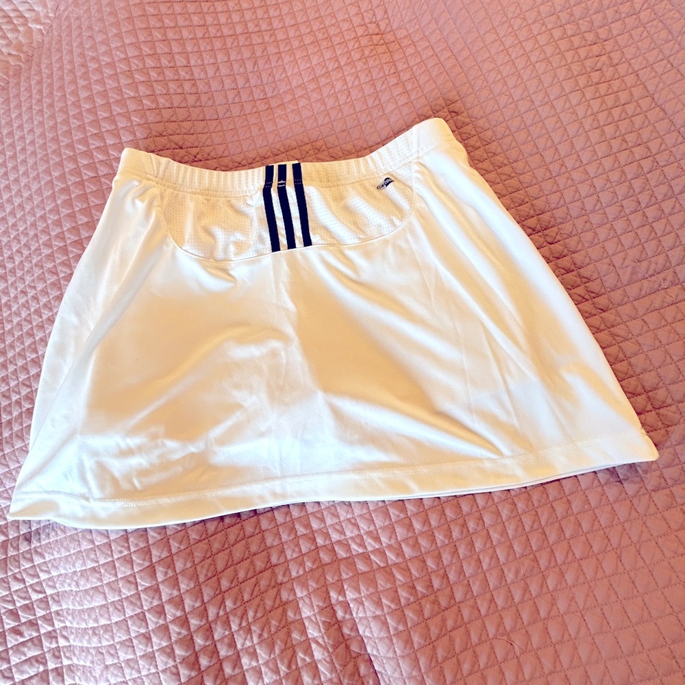 Adidas Women's Match Skirt skirt/shorts. White,  blue strips. Size L. NEW.
